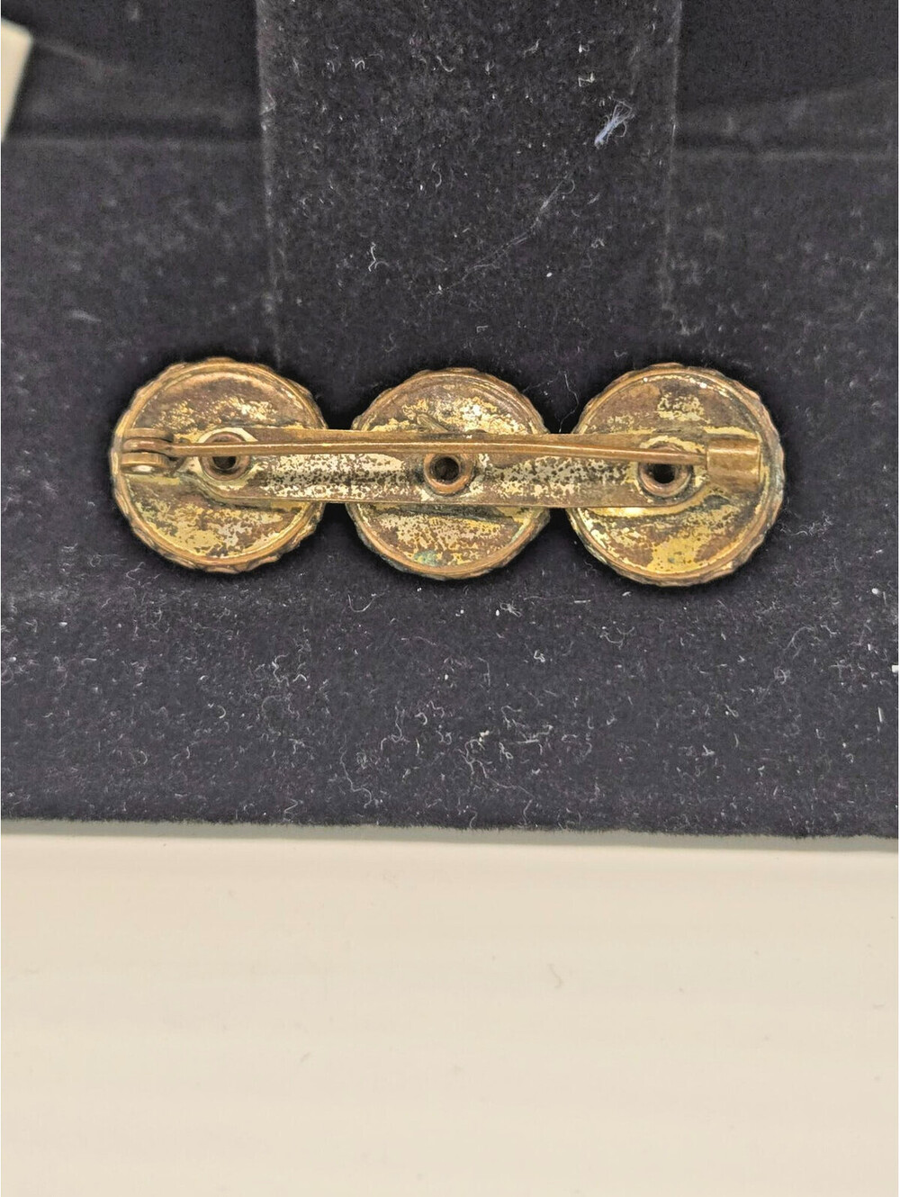 Antique Victorian Amber Glass Brooch Gold Tone 3 Stone Sash Pin T-Bar C-Clasp - Picture 3 of 3